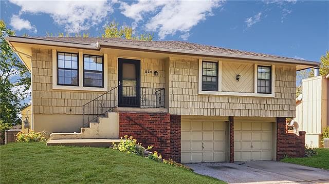 1st image of 114 SE Flagstone Dr