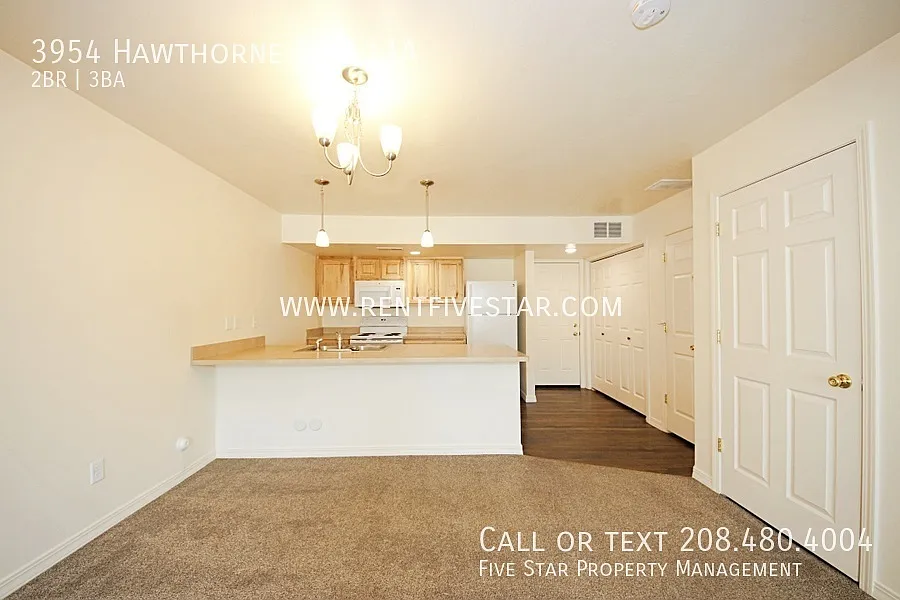 Spacious Townhome With 2 Primary Bedrooms! — Photo 4
