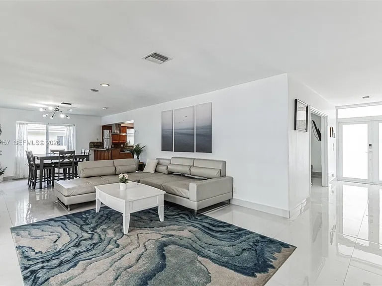 633 N Crescent Dr — Photo 12