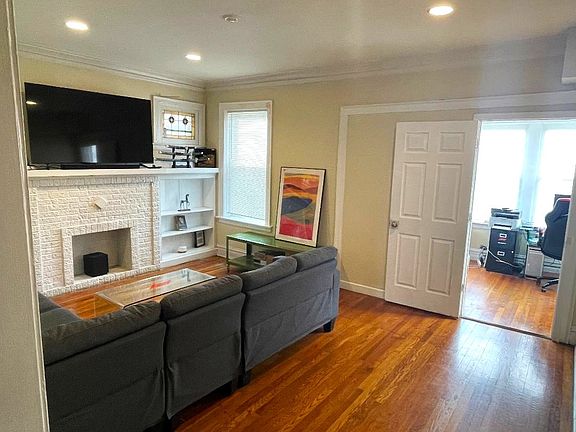5th image of 6448 N Rockwell St