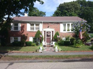 8 Blueview Rd, West Roxbury, MA 02132