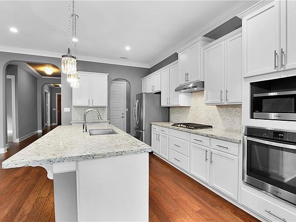 3rd image of 15601 Cinca Terra Dr