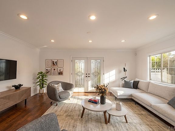 4th image of 22020 Buena Ventura St