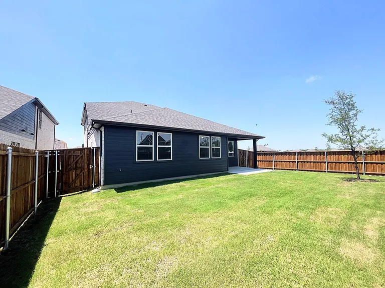 3201 Riverlawn Dr — Photo 32