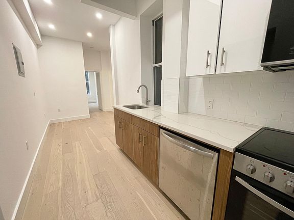 2nd image of 228 E 6th St #2