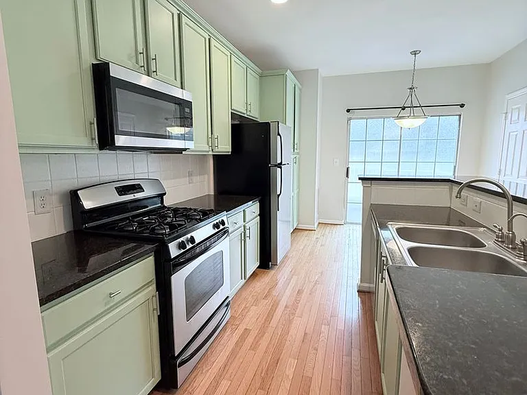 1055 Park Row N — Photo 7