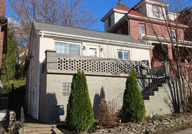 436 Pine St photo 1