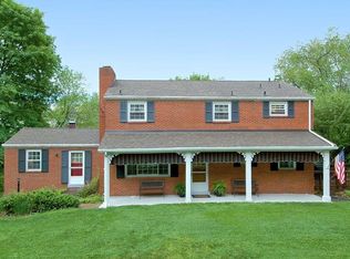 827 Field Club Rd, Pittsburgh, PA 15238