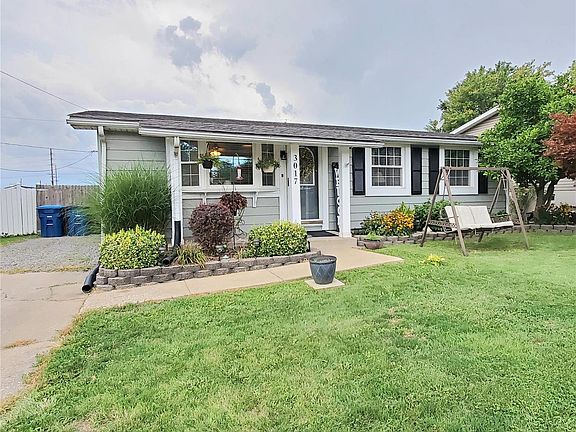 3rd image of 3017 Nameoki Dr