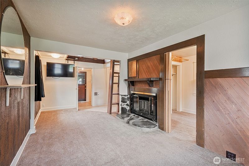 4th image of 3057 Pennsylvania Street