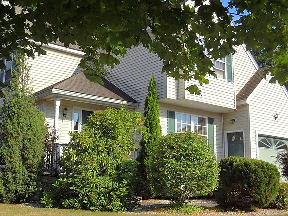 3rd image of 32 Palomino Dr