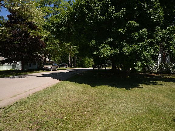5th image of 114 W 2nd St