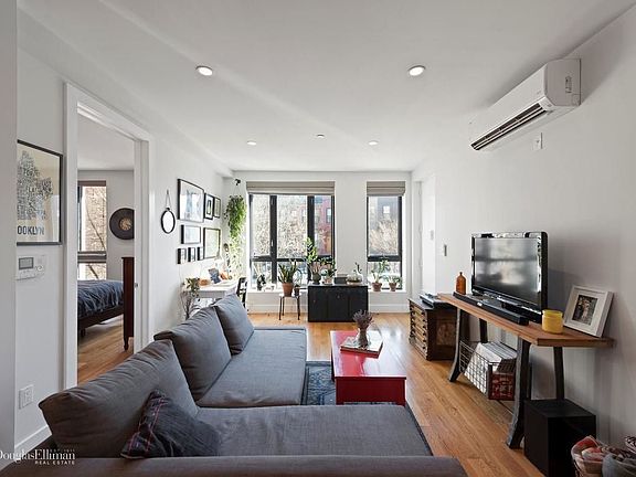 3rd image of 135 Lefferts Pl APT 2B