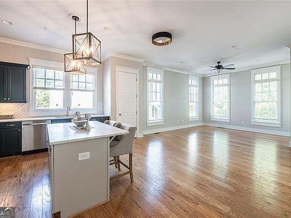 3rd image of 1014 Braeburn Ln