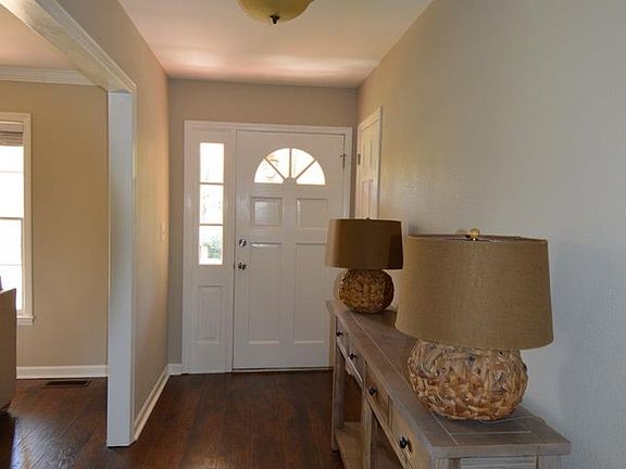3rd image of 107 Hickory Hills Ct