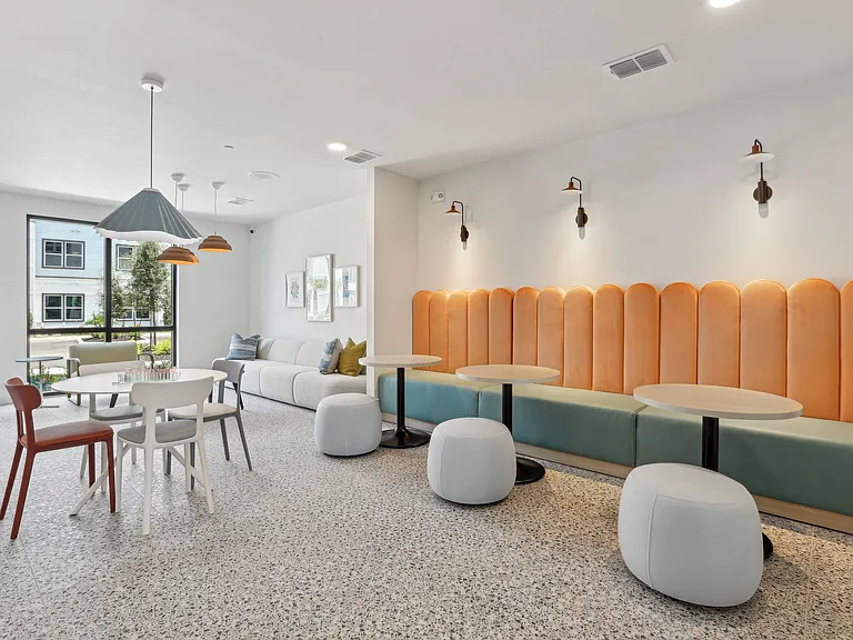 Wet Bar & Entertainment Lounge