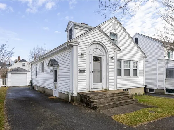 9 Boughton Rd, Newport, RI 02840