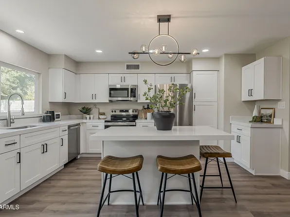 2136 W PORTOBELLO Avenue, Mesa, AZ 85202