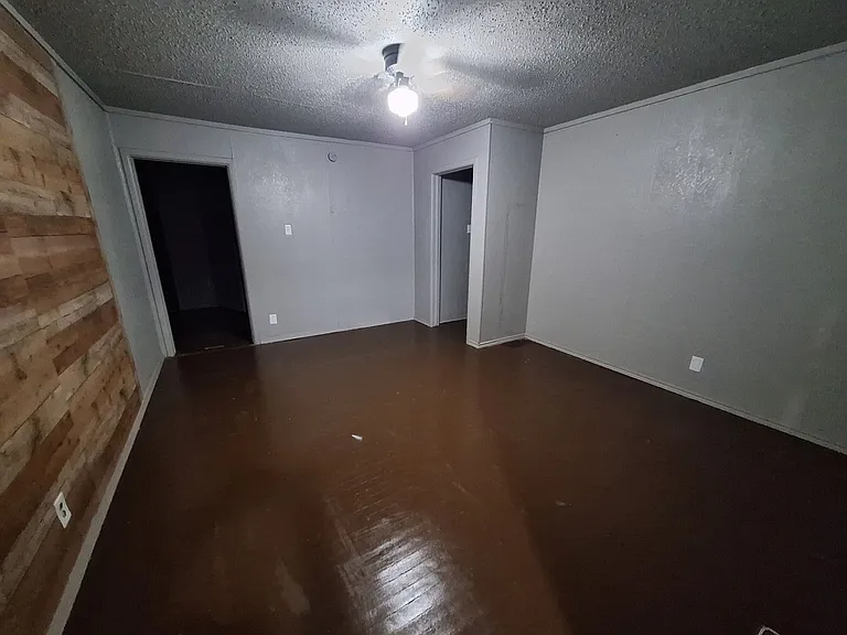 725 Shelton St — Photo 3