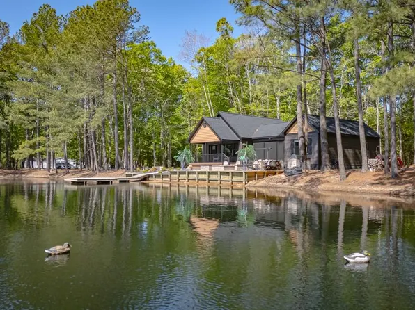 15589 County Line Rd, Belle Haven, VA 23306