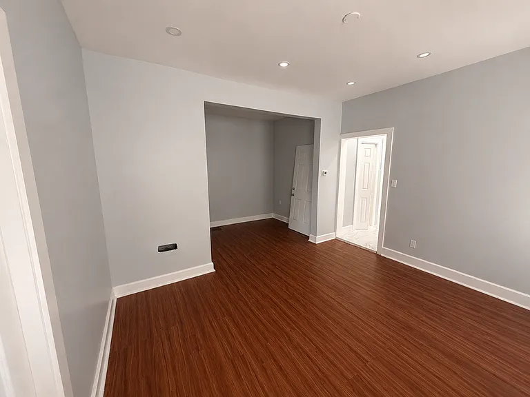 112 Hallock Ave #2L — Photo 6