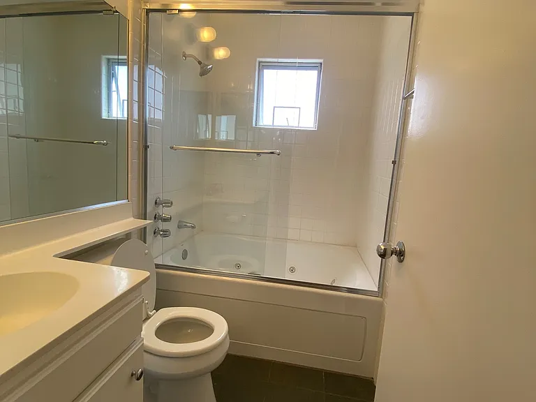 438 S Venice Blvd #5 — Photo 19