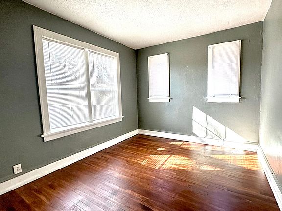 3rd image of 4223 Ellenwood Ave APT 201