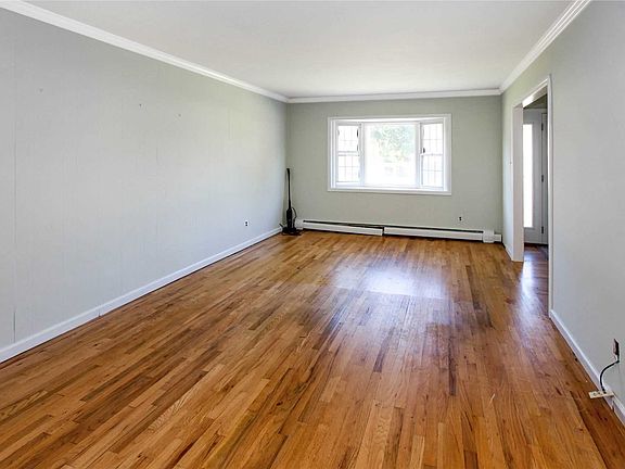 3rd image of 25 Harvey Ln