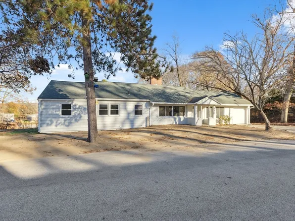 1 Oak Ln, Webster, MA 01570