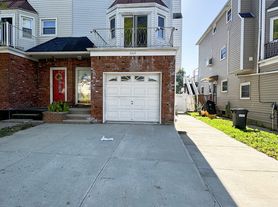 664 Travis Ave