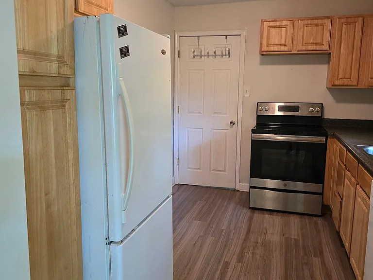 302 Alexander Ave #302 — Photo 2