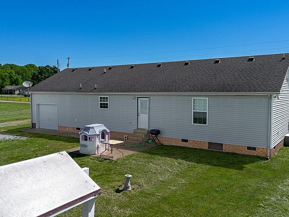 3rd image of 491 White Rd