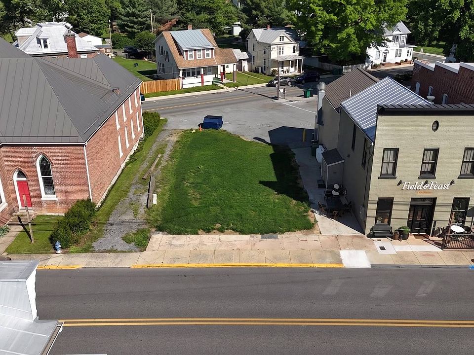 1st image of 237 Main St