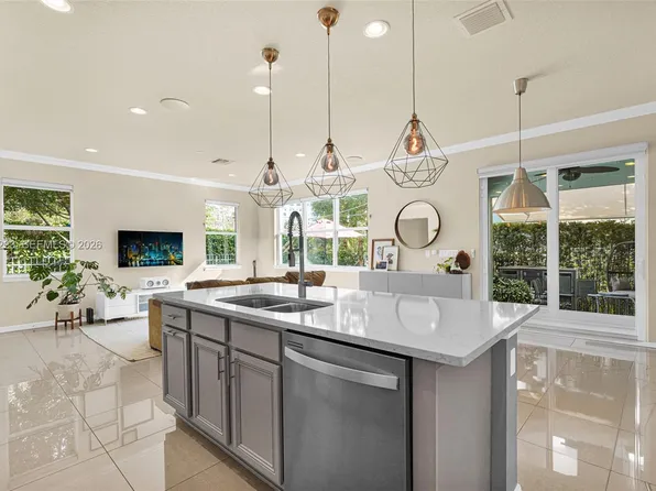 3936 Mahogany Ln, Hollywood, FL 33021