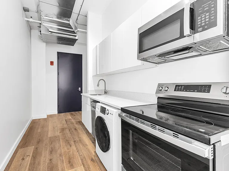 255 W 36th St #1009 — Photo 5