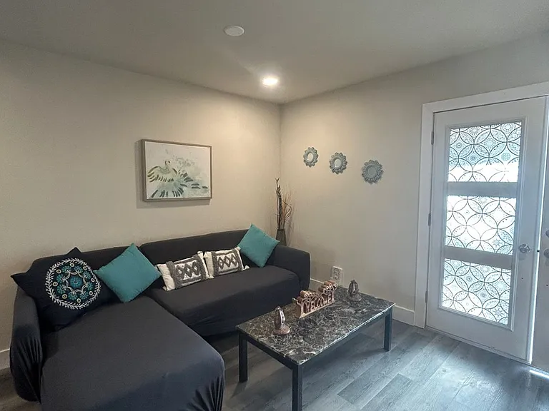 3103 Saxon Dr — Photo 16