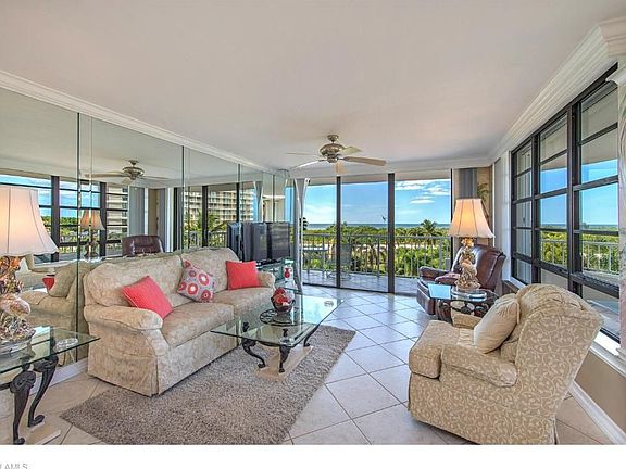 3rd image of 320 Seaview Ct APT 403