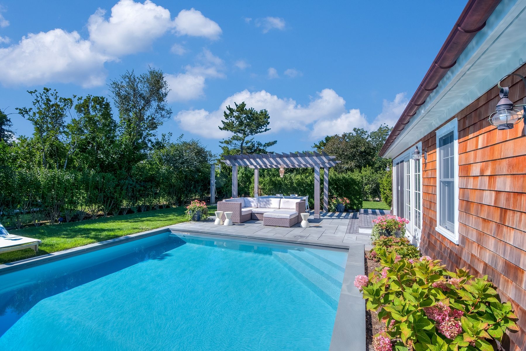 77 Hampton Ln in Amagansett Out East