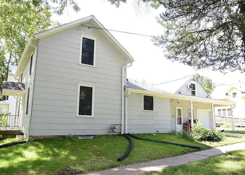2nd image of 516 Fairchild St