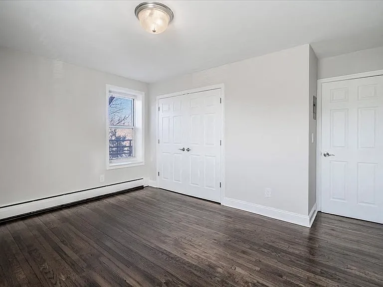 Whitehouse Apartments — Photo 11