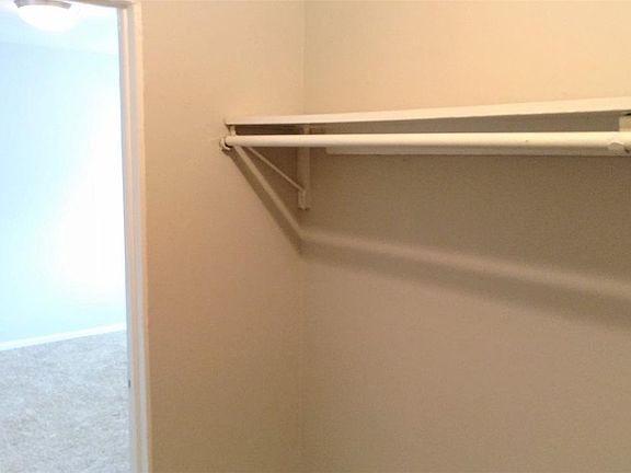 4th image of 125 Weisenberger Dr APT 32