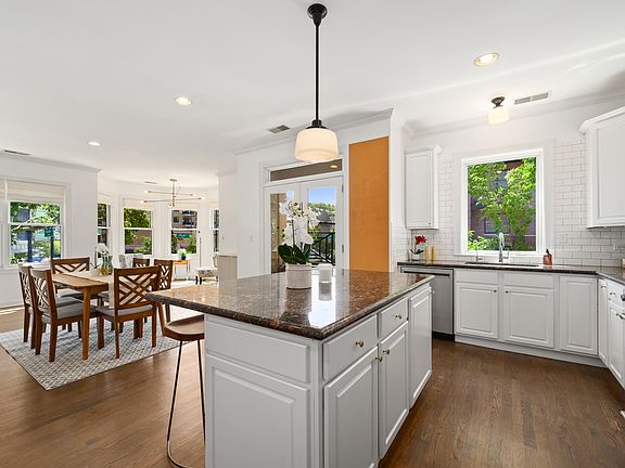 5th image of 3202 N Paulina St #2S