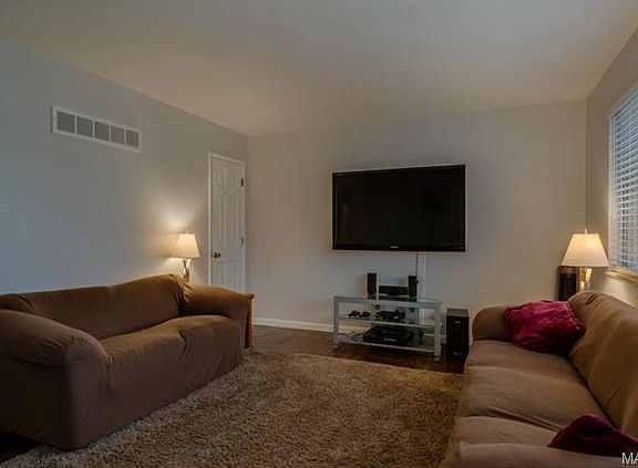 3rd image of 2270 Orleans Ln