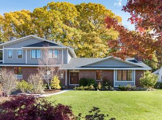 45 Marthas Ln, Chestnut Hill, MA 02467