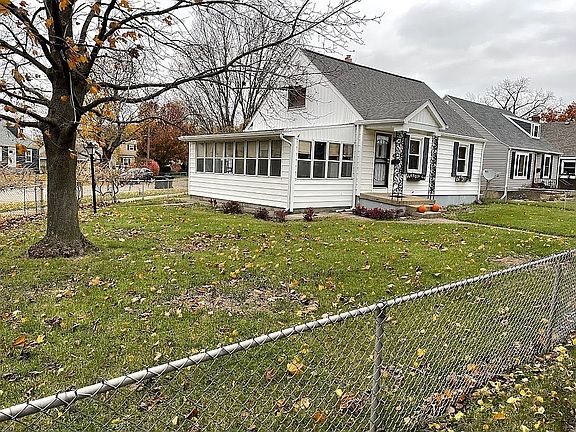 3rd image of 1031 Culver Pl
