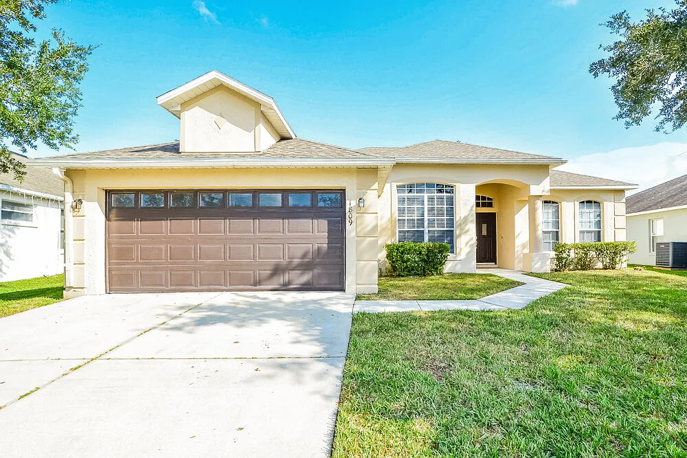 3 bed, 2.0 bath, 1874 sqft, $2,255 — Photo 1
