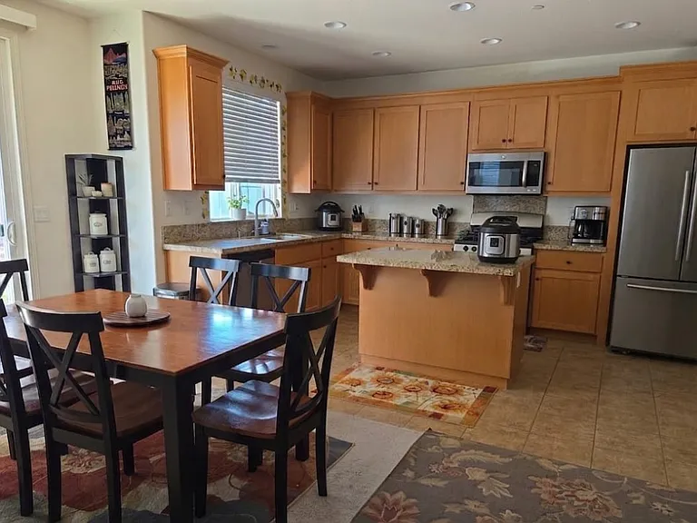 109 Bradley Ct — Photo 4