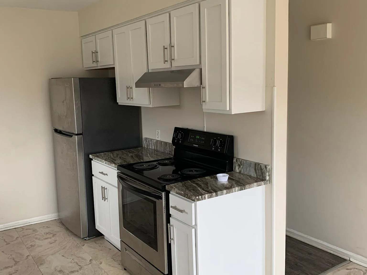 2 bed, 1.5 bath, 1000 sqft, $1,900 — Photo 3