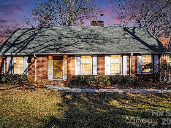 2nd image of 1215 Robinhood Cir