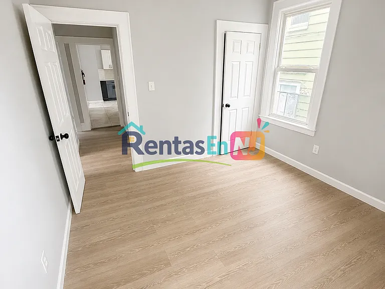 100 Smith St #1B — Photo 5